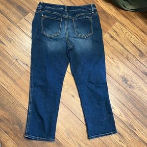 Size 4 = 0 Chico’s Platinum Crop Jeans
